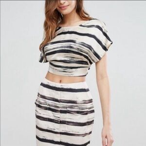 Kendall & Kylie Black White Brushstroke Print Open Back Crop Top Size Small NWT